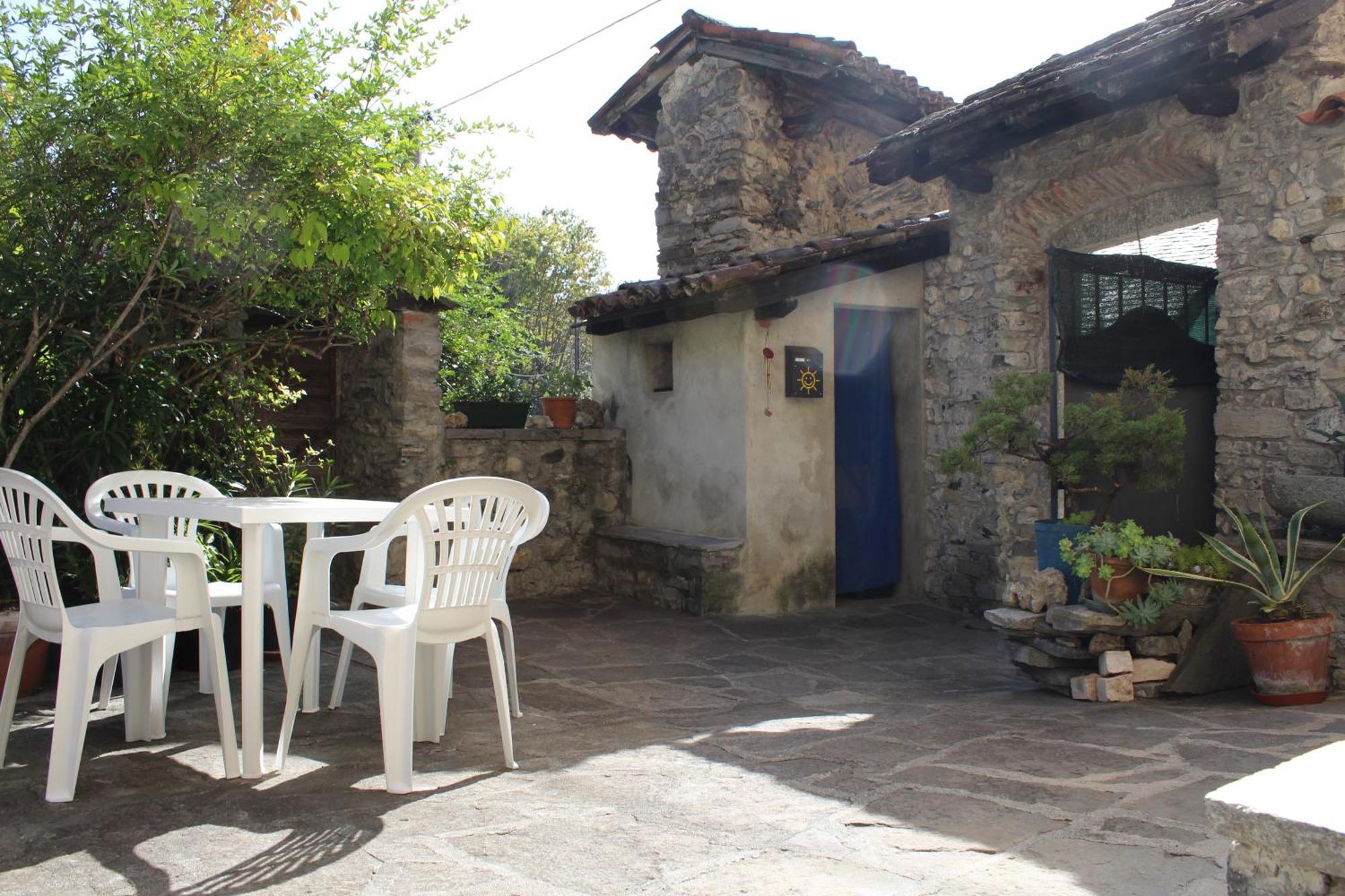 Riva Bianca Castle Holiday Home Lierna Esterno foto