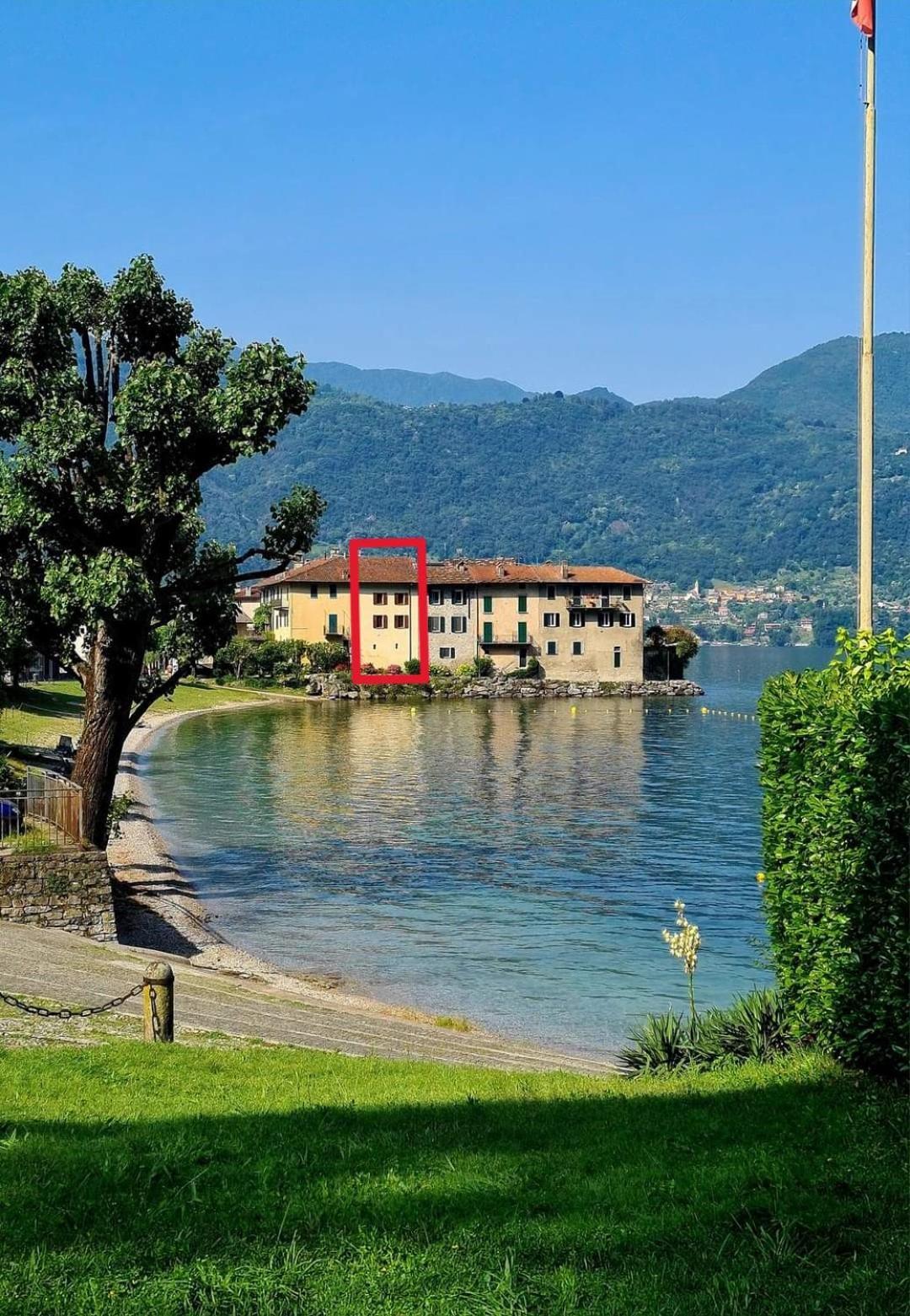 Riva Bianca Castle Holiday Home Lierna Esterno foto