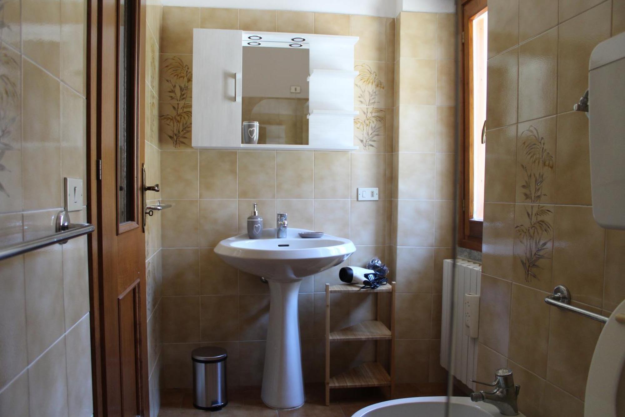 Riva Bianca Castle Holiday Home Lierna Esterno foto
