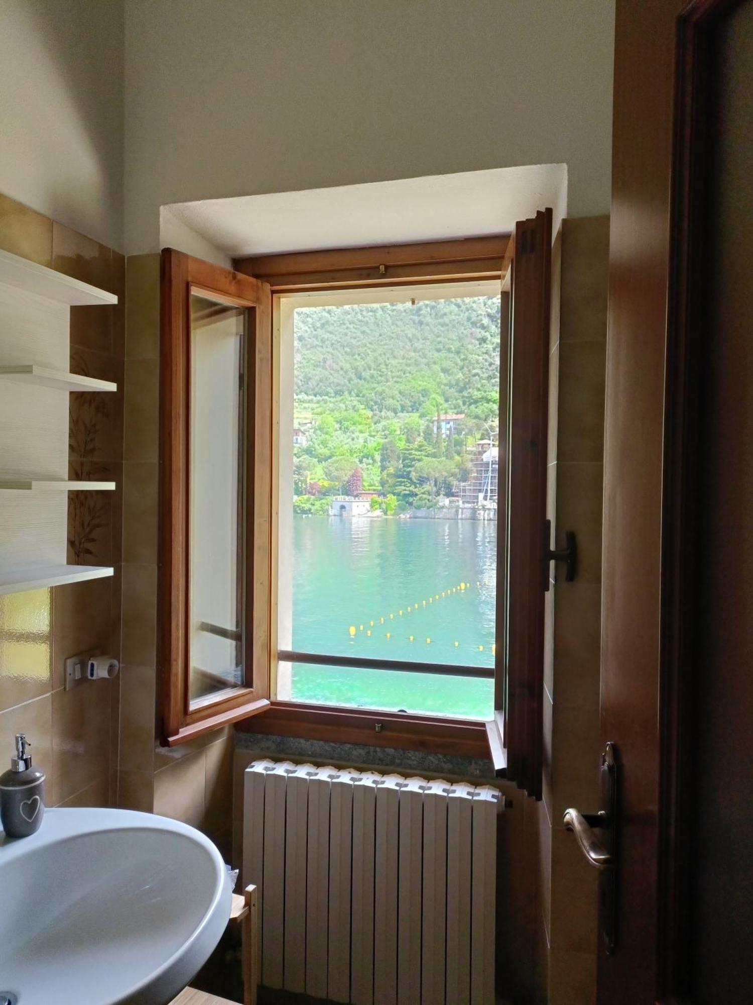 Riva Bianca Castle Holiday Home Lierna Esterno foto
