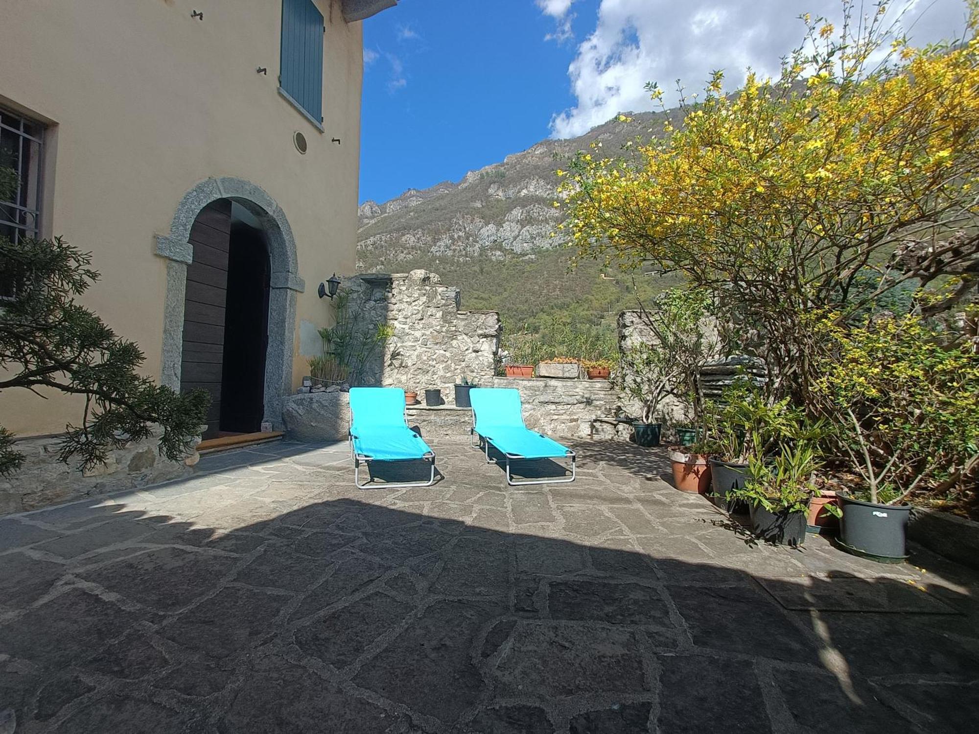 Riva Bianca Castle Holiday Home Lierna Esterno foto