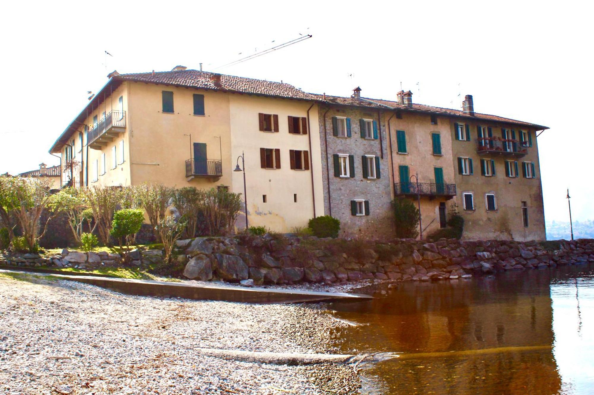 Riva Bianca Castle Holiday Home Lierna Esterno foto